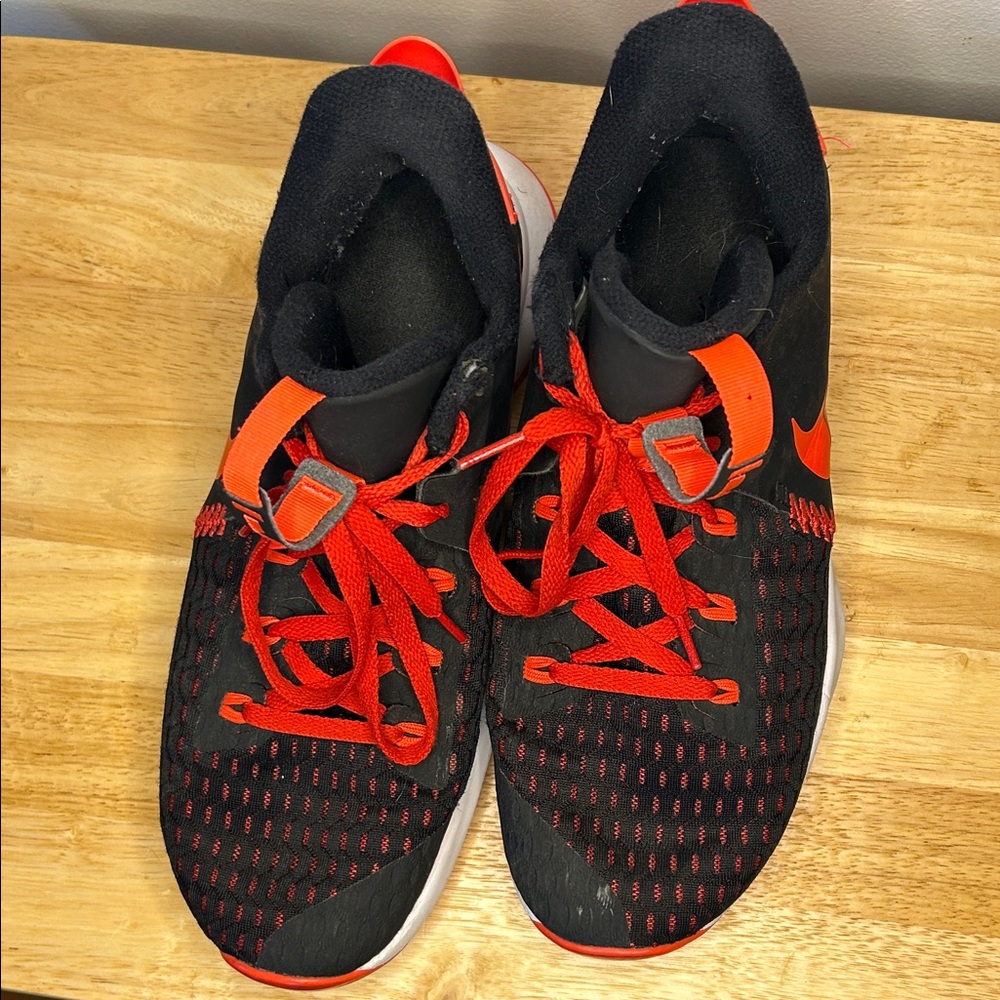 Nike LeBron Witness 5 Basketball Black and Red Sneakers - Picture 4 of 12